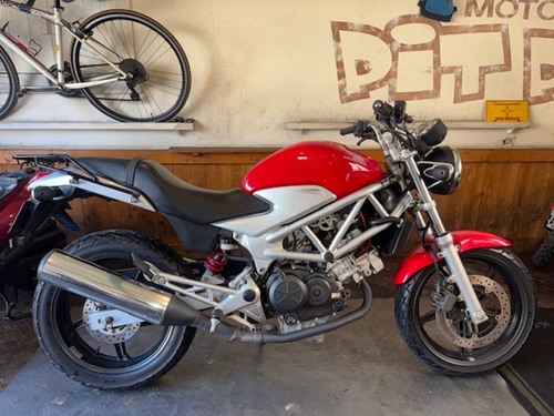 ホンダ VTR250 (37.4万円)